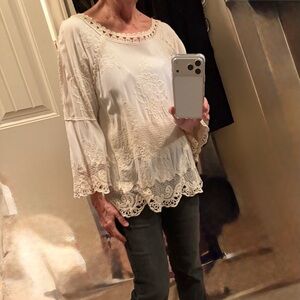 10/10$ Democracy Cream Lace Blouse. Bundle 10 (4-5$) items for a 10$ offer.